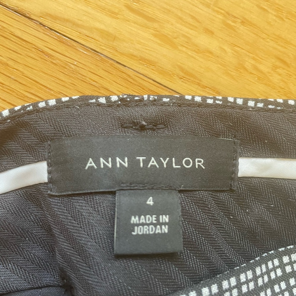 Ann Taylor Slacks size 4 - Picture 4 of 5